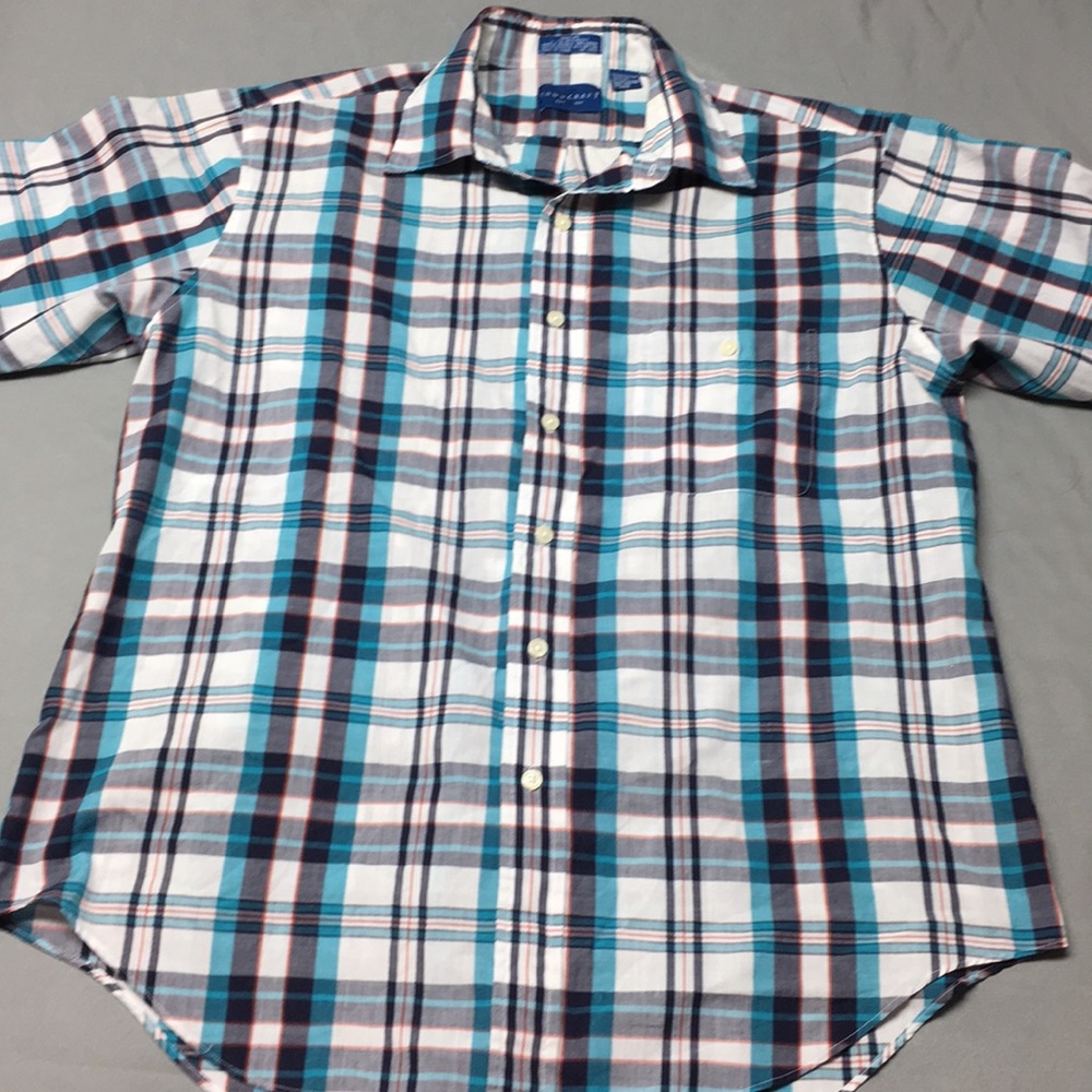 Men’s plaid button down shirt